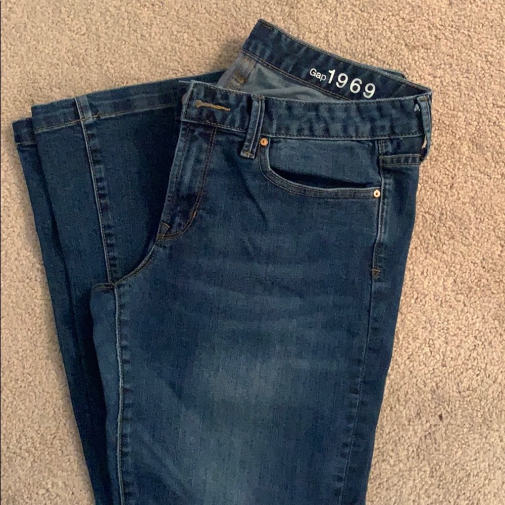 GAP Long and Lean blue jeans. NEVER WORN